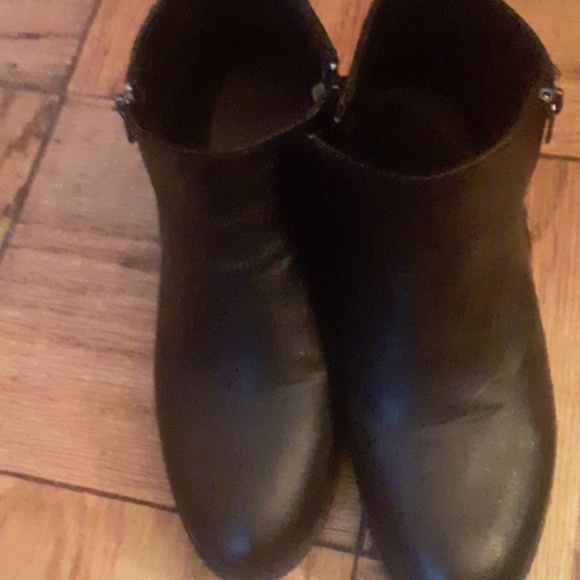 Boots - Picture 2 of 4